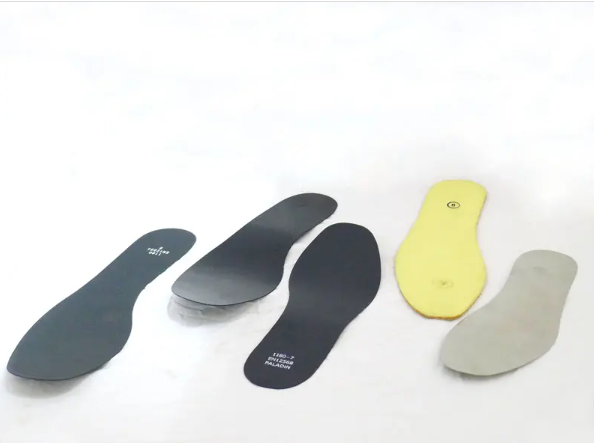 Botas de seguridad con placas de entresuela de acero antiperforaci&oacute;n