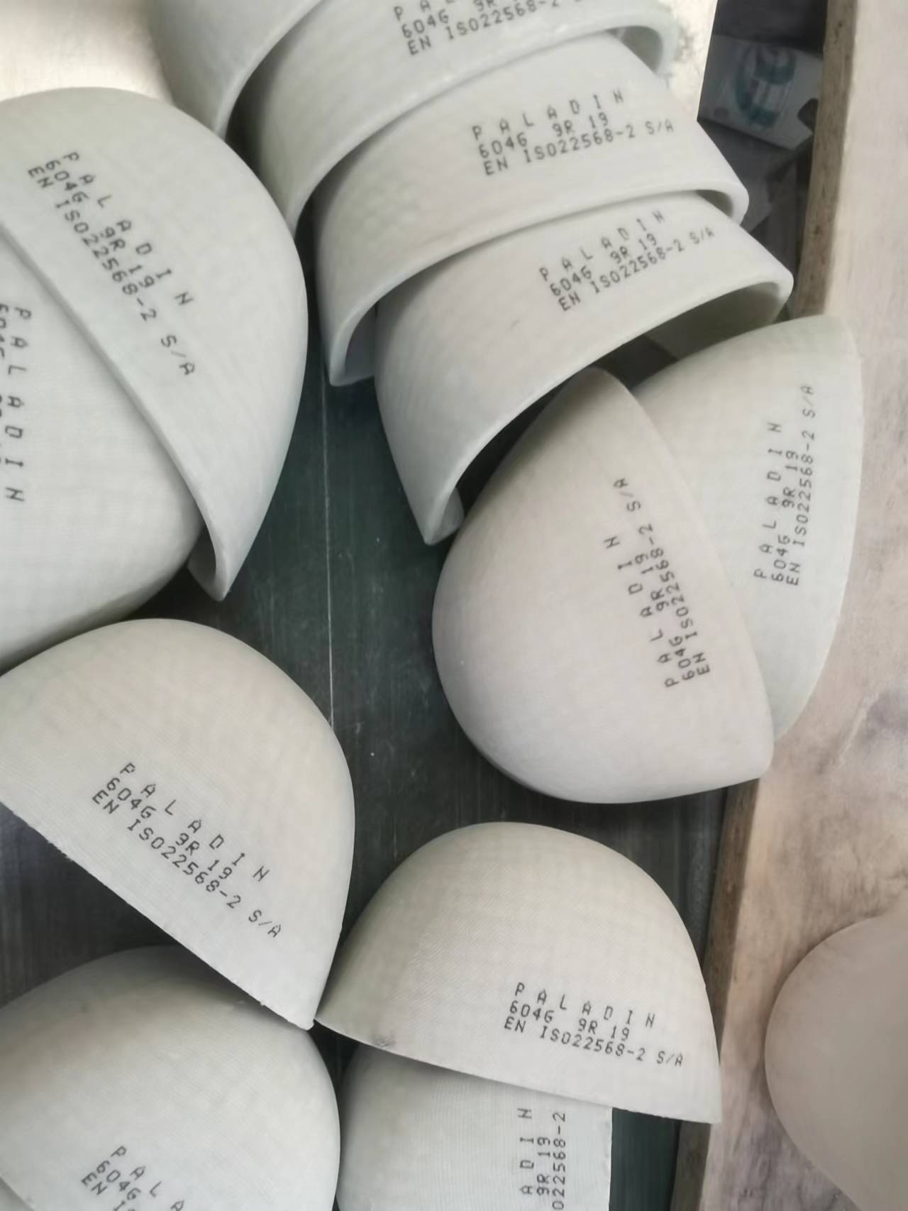 Capas de fibra de fibra de fibra de fibra de fibra de fibra de fibra de vidrio con recubrimiento PU | Resistencia al impacto de 200J para botas de seguridad industrial